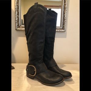 Natelie Black buckle loose above the calf